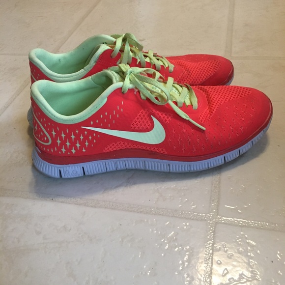 Nike Shoes Free Run 40 V2 Poshmark